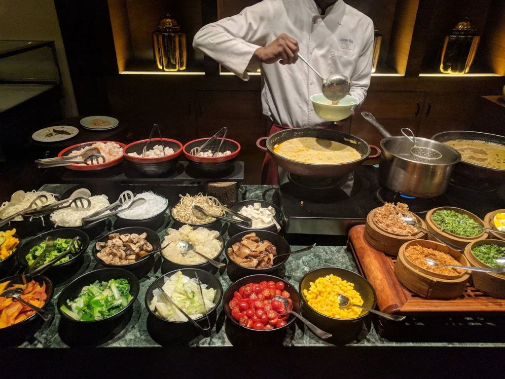 Bowl of ramen and sushi plate at Pune restaurant, overlay ‘Pan-Asian Delights Pune’, puneripages.in