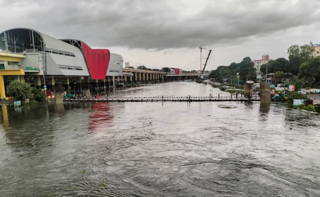 Aerial shot of Pune Airport runway and Viman Nagar streets submerged by heavy rain, overlaid with the text ‘Pune Airport Flooding & Viman Nagar Deluge’ and website branding ‘puneripages.in’.