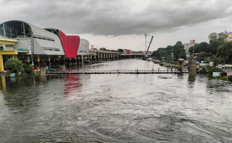 Aerial shot of Pune Airport runway and Viman Nagar streets submerged by heavy rain, overlaid with the text ‘Pune Airport Flooding & Viman Nagar Deluge’ and website branding ‘puneripages.in’.