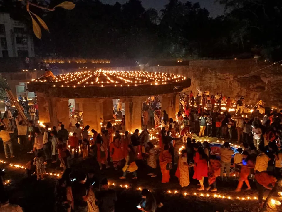As a creative melting pot, Pune celebrates literature, theater, music, and cinema with enthusiasm.