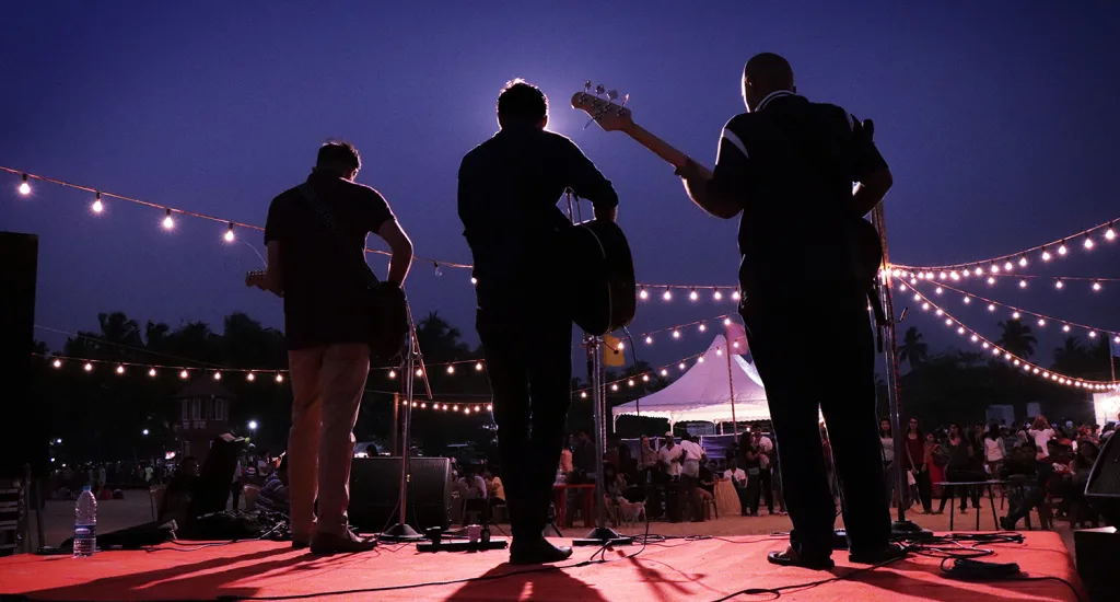 Local indie rock bands and emerging fusion artists with open-mic pre-shows.