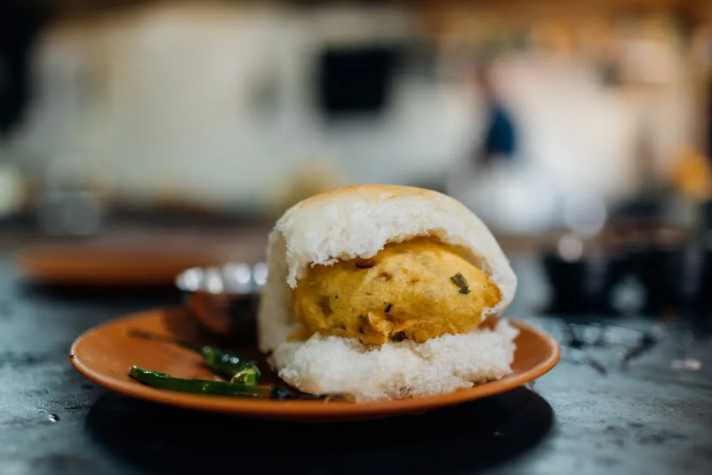 The city offers everything from street food favorites like misal pav, vada pav, sabudana khichdi, and bhakarwadi to fine-dining options serving global cuisines.