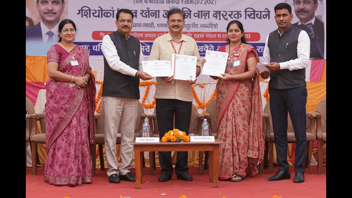 Newly appointed railway candidates receiving job letters at Pune Rozgar Mela