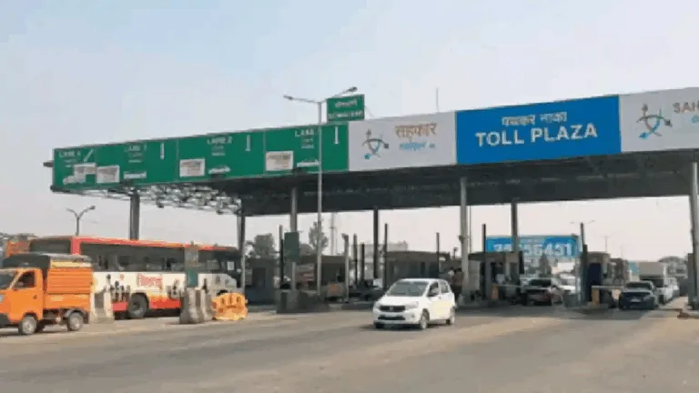 Protesters at Somatane Toll Plaza holding signs demanding toll closure