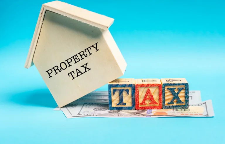 PMC Property Tax 2025-26 reminder illustration with discount and online payment options