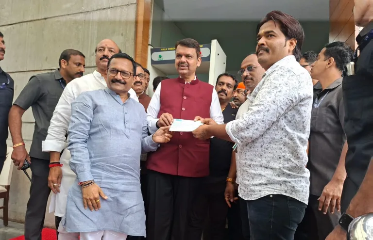 Pune vegetable vendor donation by Dnyaneshwar Sashte to CM Relief Fund