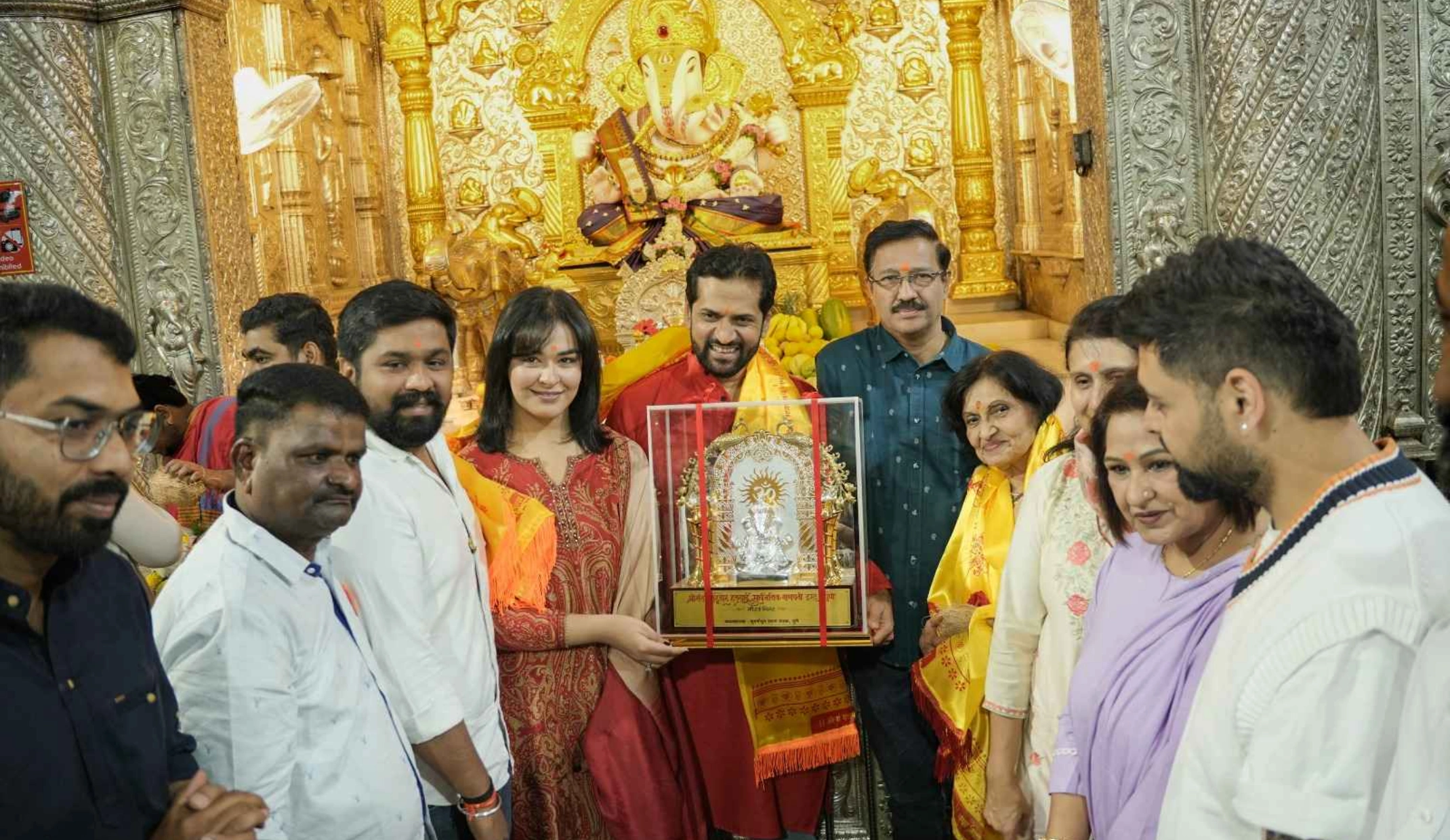 Kinetic DX EV Deliveries Begin – First Scooter Handed to Dagdusheth Temple Pune