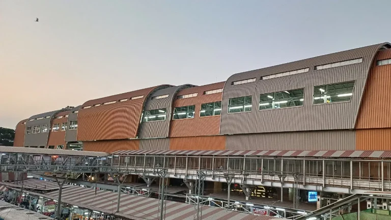 Pune Railway Station metro station in the evening, Pune Metro