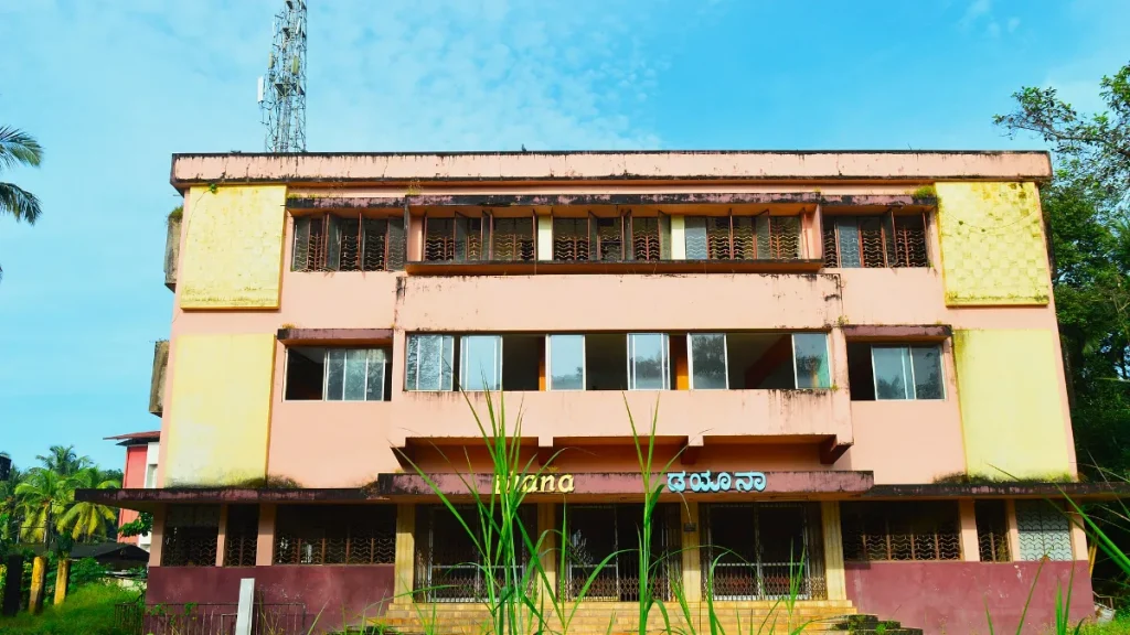 Single-screen cinema theatre building in India