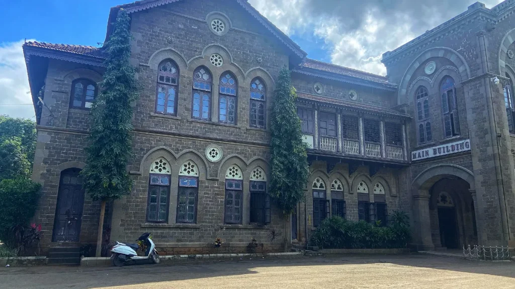 Fergusson College main building in Shivajinagar, Pune, venue of Sawai Gandharva 2027